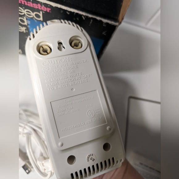 Toastmaster Mod, 1744 Hand Mixer Portable Beaters 5 Speed White Electric, Tested - Picture 7 of 13